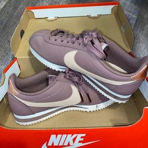 Smokey Mauve Classic Cortez